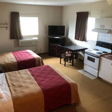 Econo Lodge Inn & Suites Innisfail Экстерьер фото