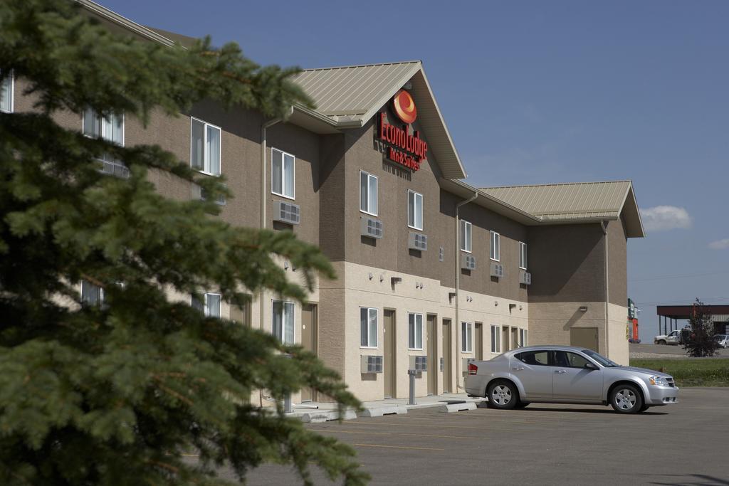 Econo Lodge Inn & Suites Innisfail Экстерьер фото