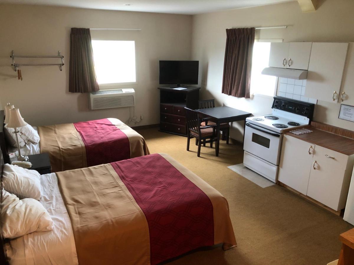 Econo Lodge Inn & Suites Innisfail Экстерьер фото