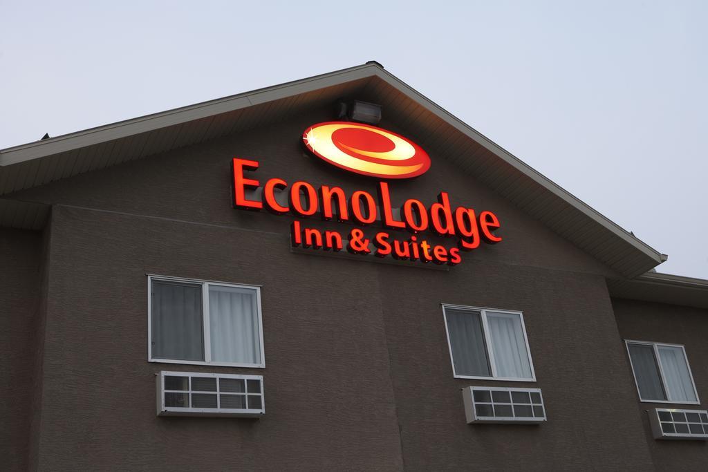 Econo Lodge Inn & Suites Innisfail Экстерьер фото