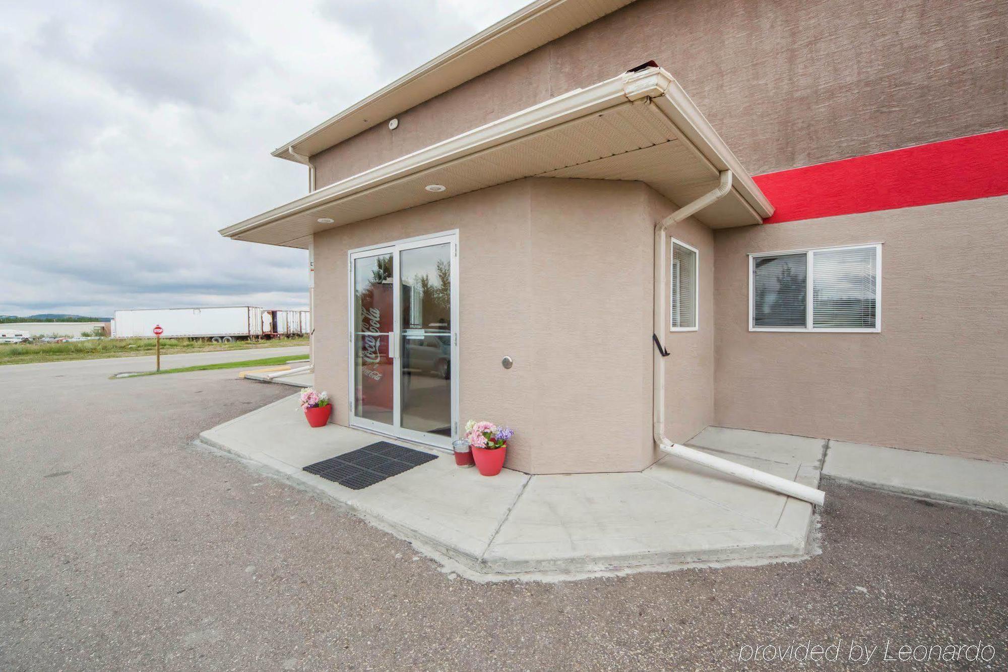 Econo Lodge Inn & Suites Innisfail Экстерьер фото