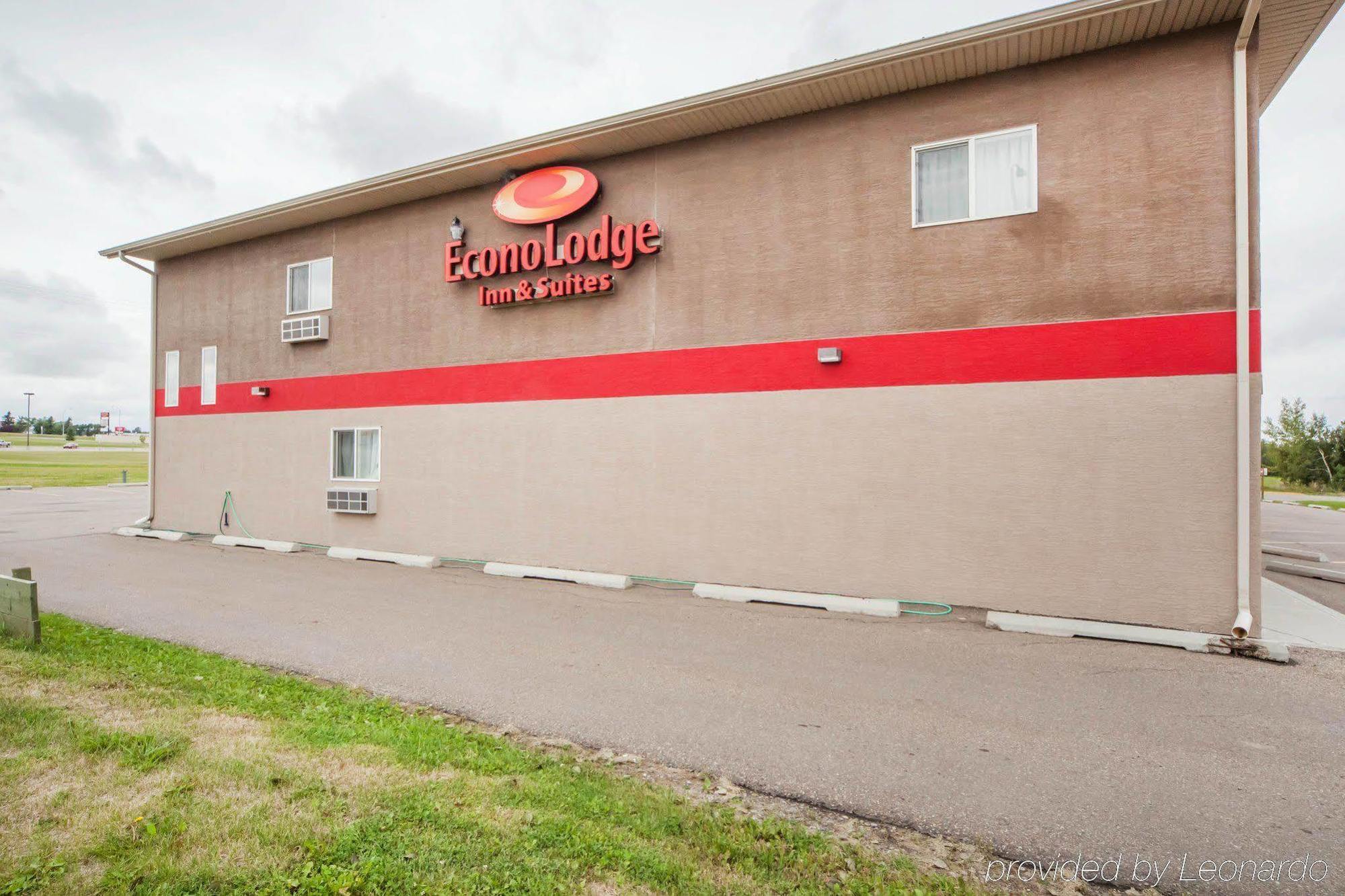 Econo Lodge Inn & Suites Innisfail Экстерьер фото