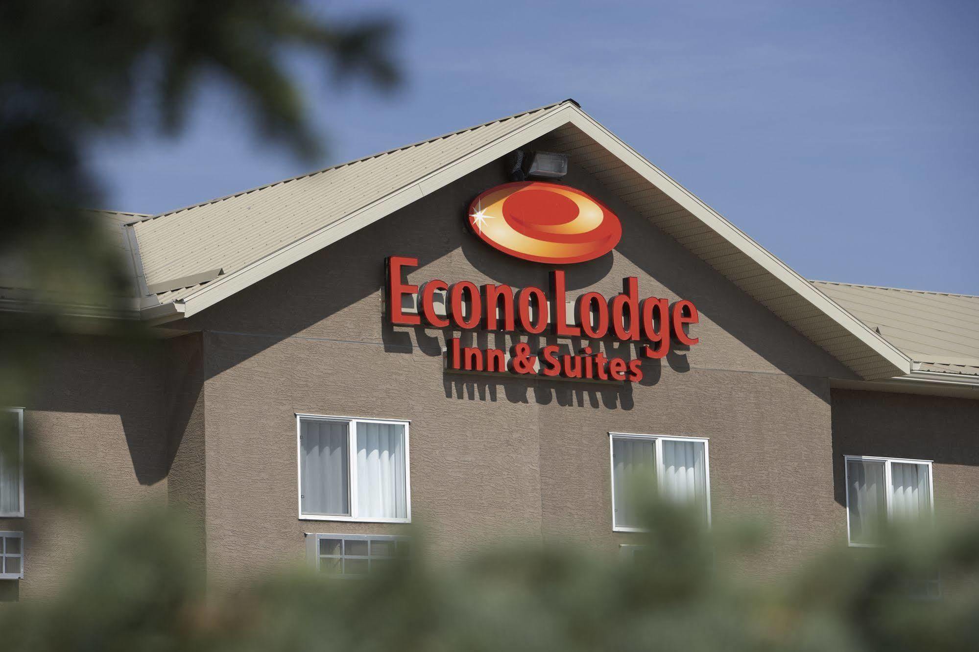 Econo Lodge Inn & Suites Innisfail Экстерьер фото