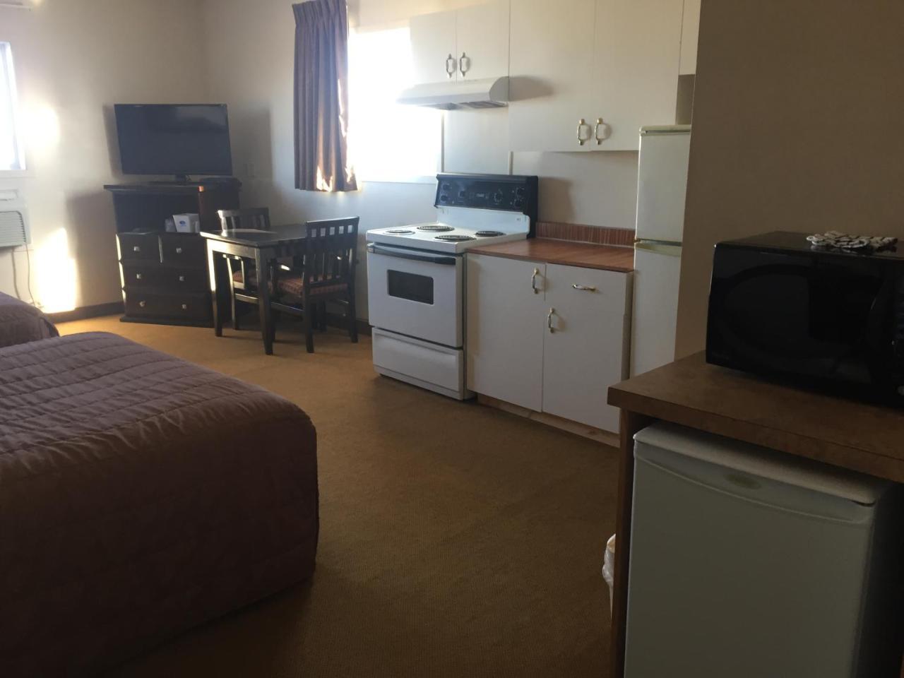 Econo Lodge Inn & Suites Innisfail Экстерьер фото