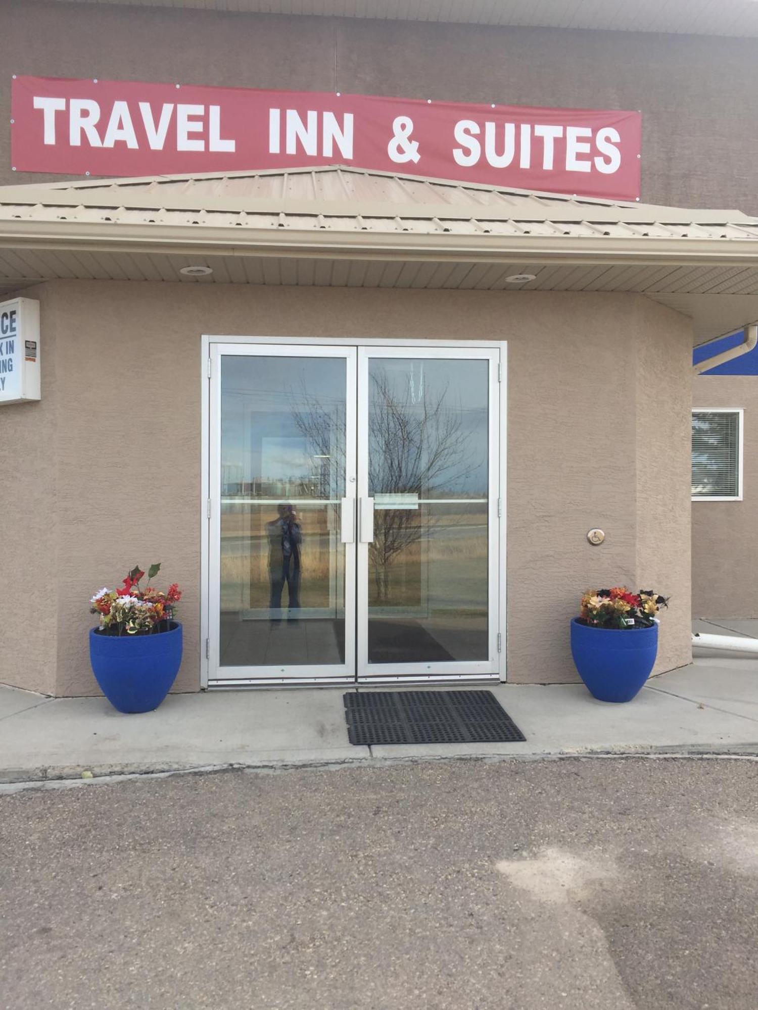 Econo Lodge Inn & Suites Innisfail Экстерьер фото